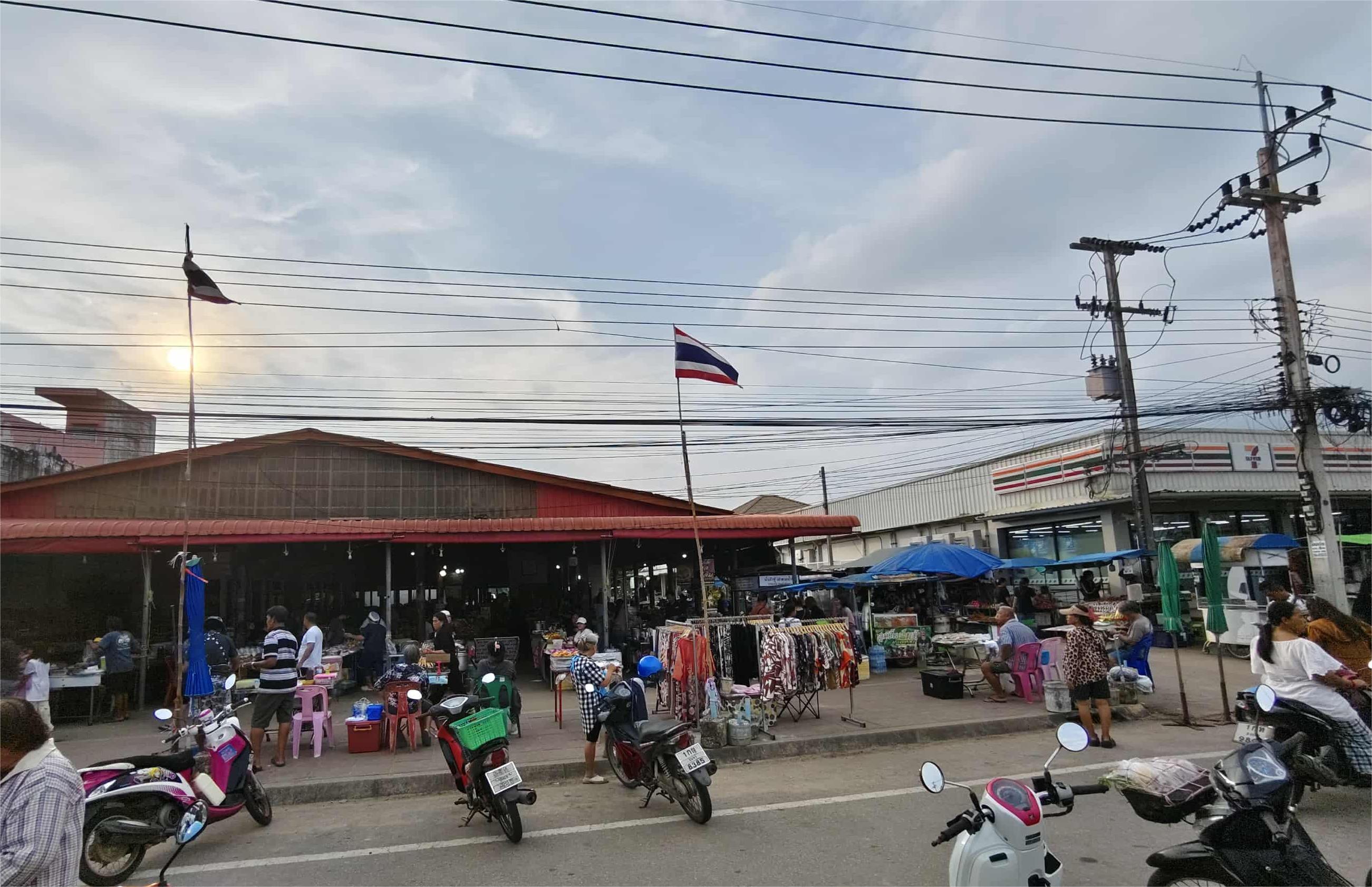 ตลาดสดสะพลี
